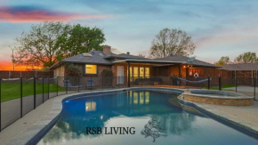 Gorgeous 4BR Holiday Home with Huge Yard, Pool & Hot Tub